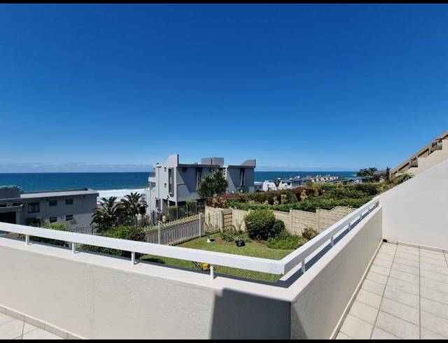 3 BEDROOM APARTMENT FOR SALE IN UVONGO BEACH